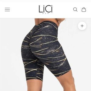 Tiger’s eye v cut scrunch biker shorts